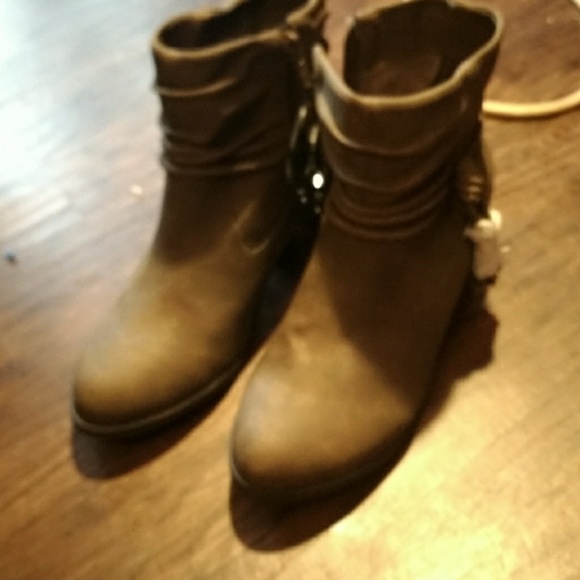 Boots - Picture 1 of 3